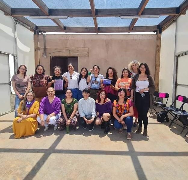 MiriamRam2016's tweet photo. Entre la diversidad de mujeres hay coincidencias, una necesidad única de acceso a la justicia. Representando la voz de las trabajadoras de la educación sindicalistas para despatriarcalizar el Estado 🔥💜💚🧡
@RedLatMujer https://t.co/kcWEno29Ts