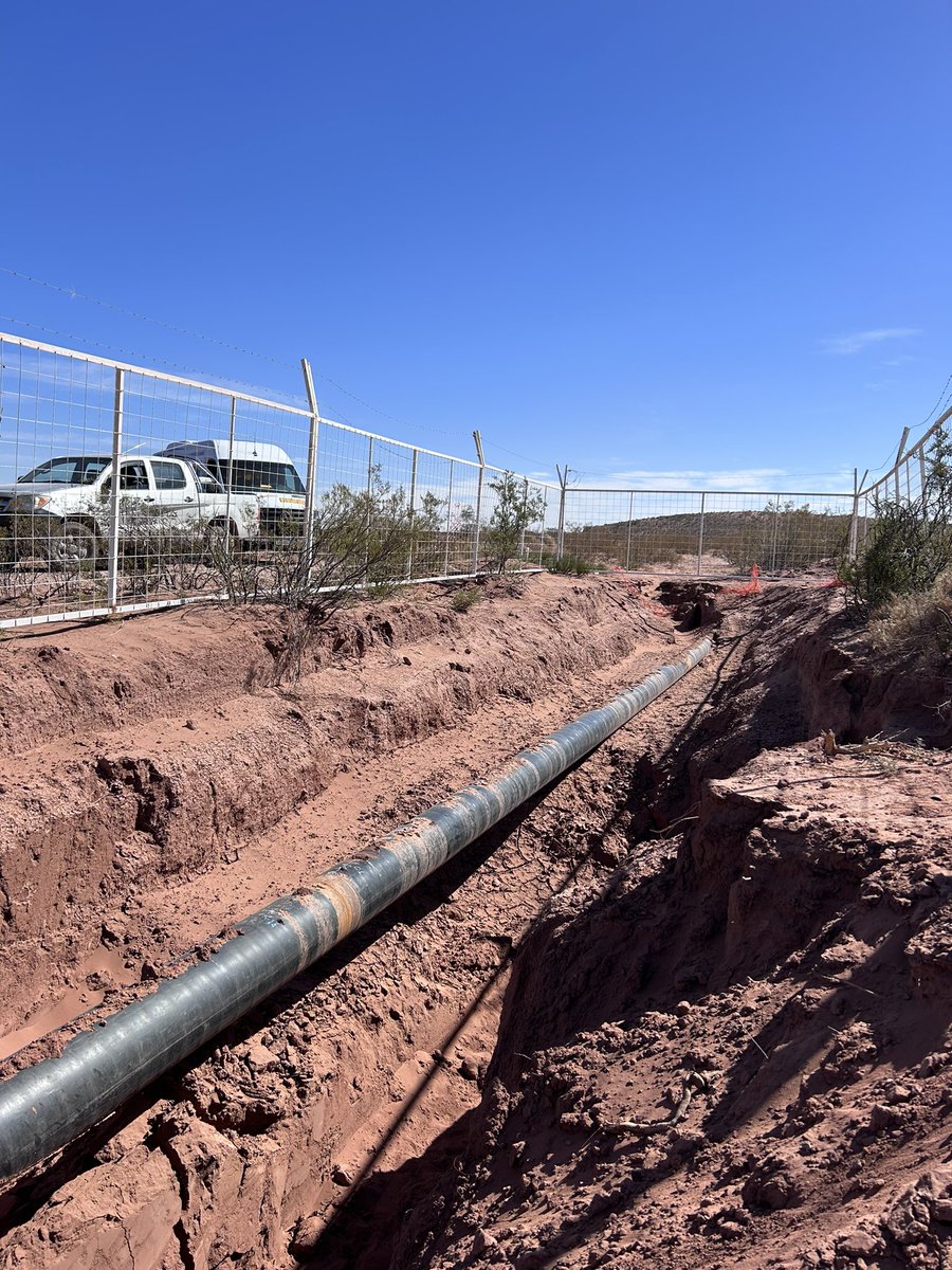 rontribunal's tweet photo. En su tercer día de trabajo, los jueces del Tribunal Internacional de los #DerechosdelaNaturaleza en Vaca Muerta visitaron los territorios del Lof Kaxipayiñ y del Lof Fvta Xayen, que padecen los vertidos de petróleo a cielo abierto y contaminación de napas de agua. https://t.co/RZl0odFfYv