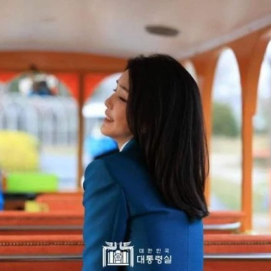 이게 대한민국 대통령실 사진이냐!! ㅋㅋ