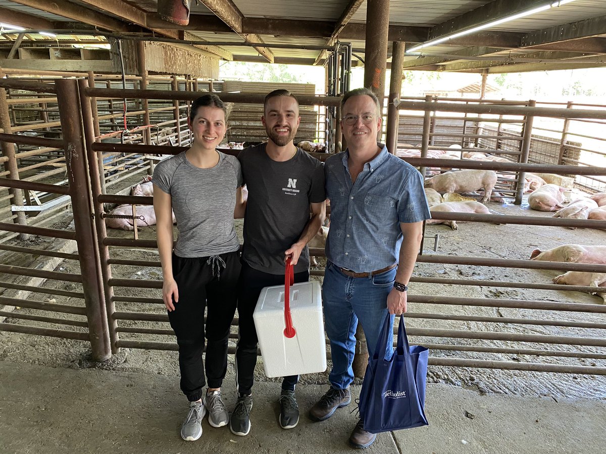 RRGonzalezMD's tweet photo. Some research creeps into our weekend, but we try to keep it fun…even on a Sat with incredible mentees @RachelStading @kbirdy8 from @TAMUEnMed. 
Dim Sum.
Slaughterhouse.
Laboratory.
@TaraballiPhD 
#mentorship #physicianeers #urology @UroAcademic @HMethodistUro 
#StrongStomach https://t.co/qjC7UThBki