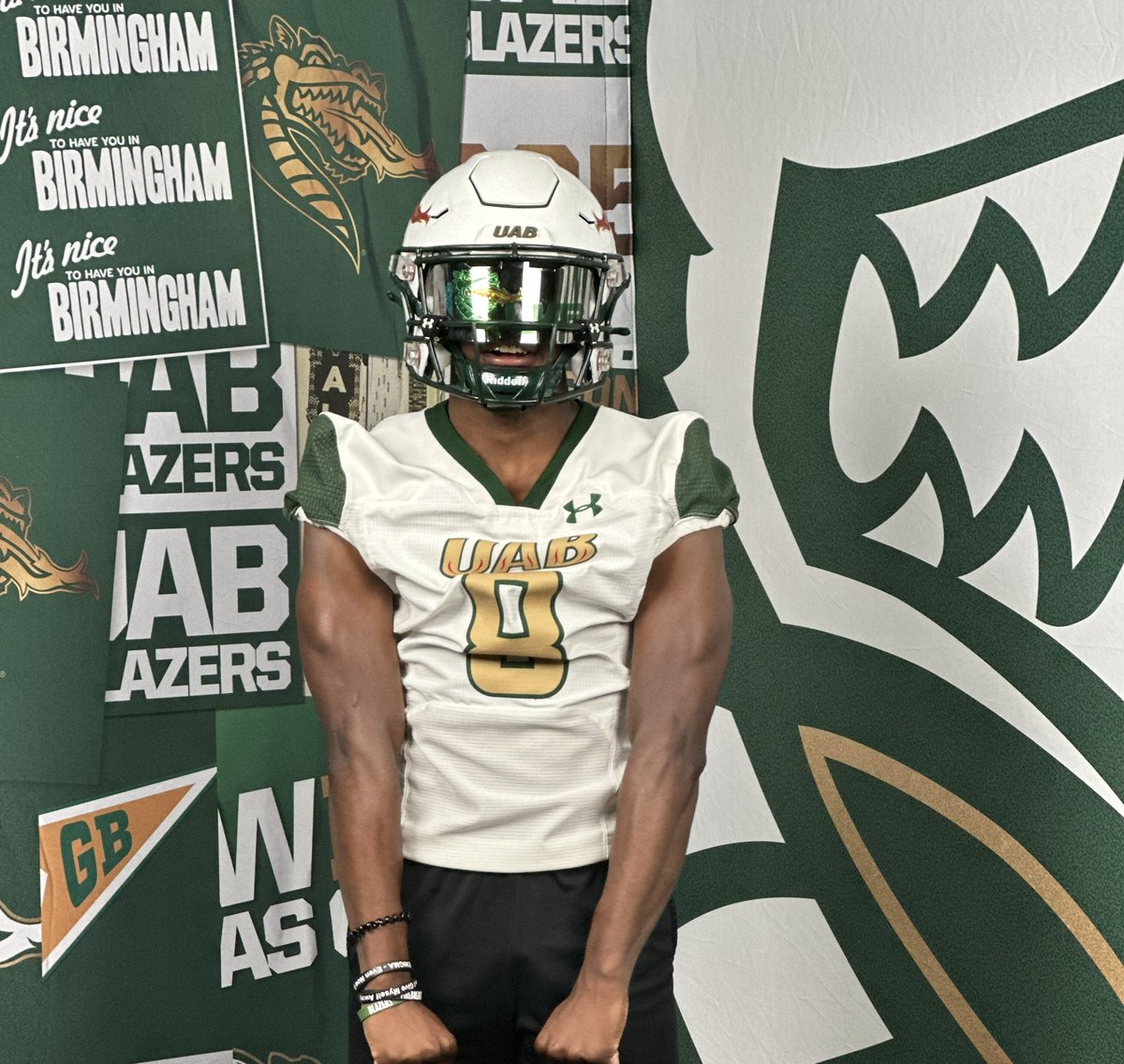 Had a great Junior Day at UAB!!
@CoachBrighamUAB <a href="/CoachHenDo88/">Tristan Henderson</a> <a href="/Coach_ZGolson/">Zach Golson</a> <a href="/UAB_FB/">UAB Football</a> <a href="/CoachRique/">Enrique Williams</a> <a href="/Coach_Plair/">Scott Plair</a>
