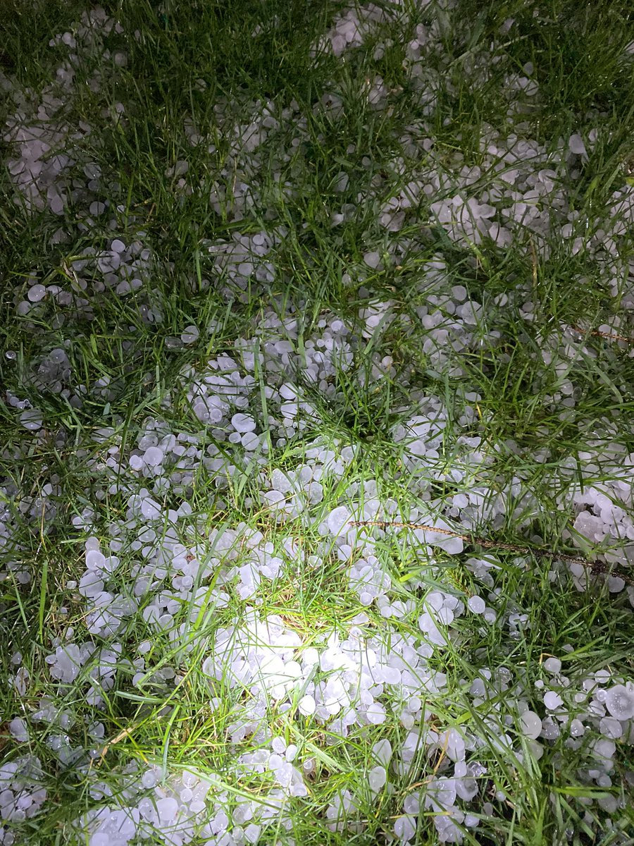 alaynesweety's tweet photo. Lost of hail on the ground https://t.co/6s6m8ZziKQ