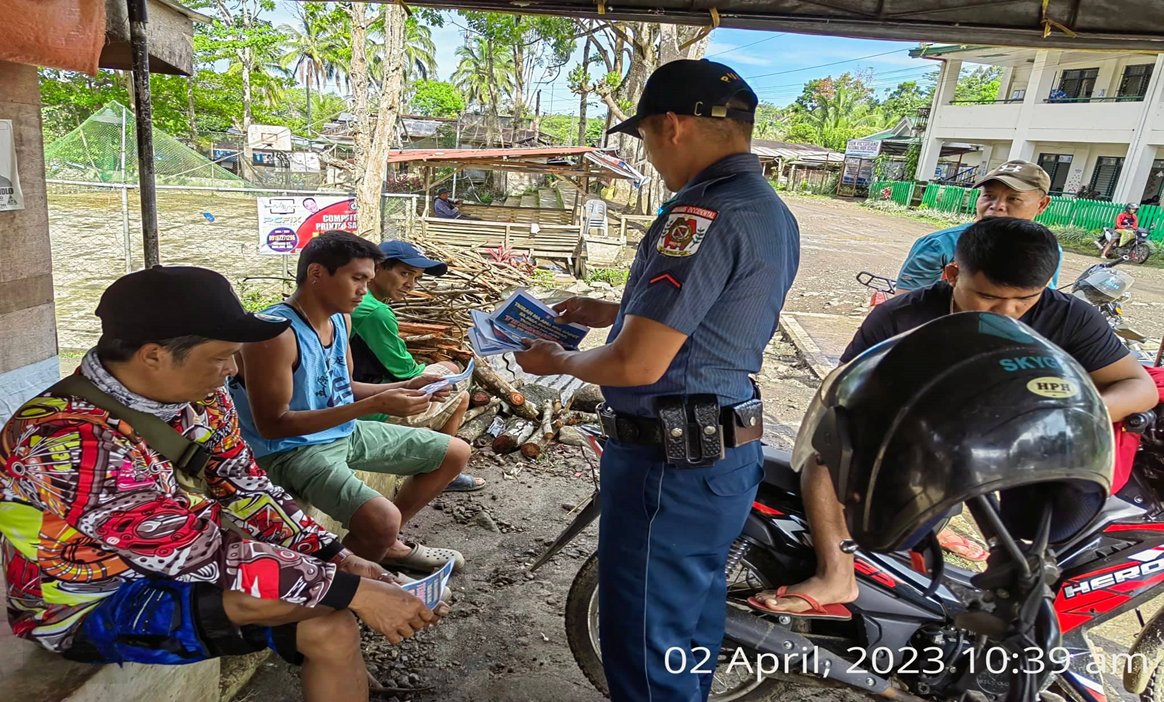 donvic_mps's tweet photo. On April 02, 2023 at 10:39  AM Pat Marlon C Prego, Asst. OPN PNCO  of Don Victoriano MPS under the supervision PMAJ DENNIS PANTANOSAS ARANGGO, OIC conducted dialogue on Anti-Illegal Drugs  to the five male farmer at  Brgy Lalud, Don Victoriano, Misamis Occidental. https://t.co/BZQ9fHIJM1