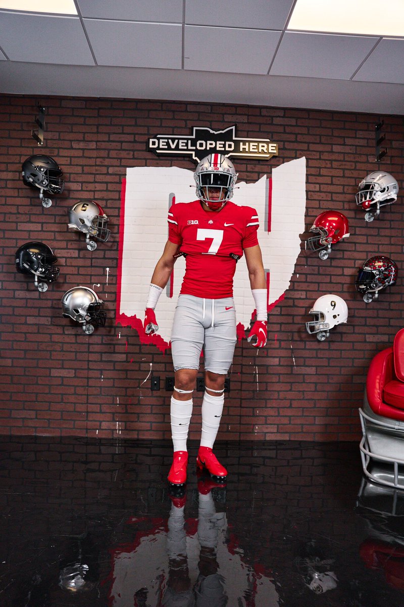 MarquiseL07's tweet photo. Appreciate the Buckeyes for showing much love on my visit🙏🏼 @OhioStateFB 
#buckeyes #OhioState 
*Posting on IG @7.quise* https://t.co/cxrbYsaUlR