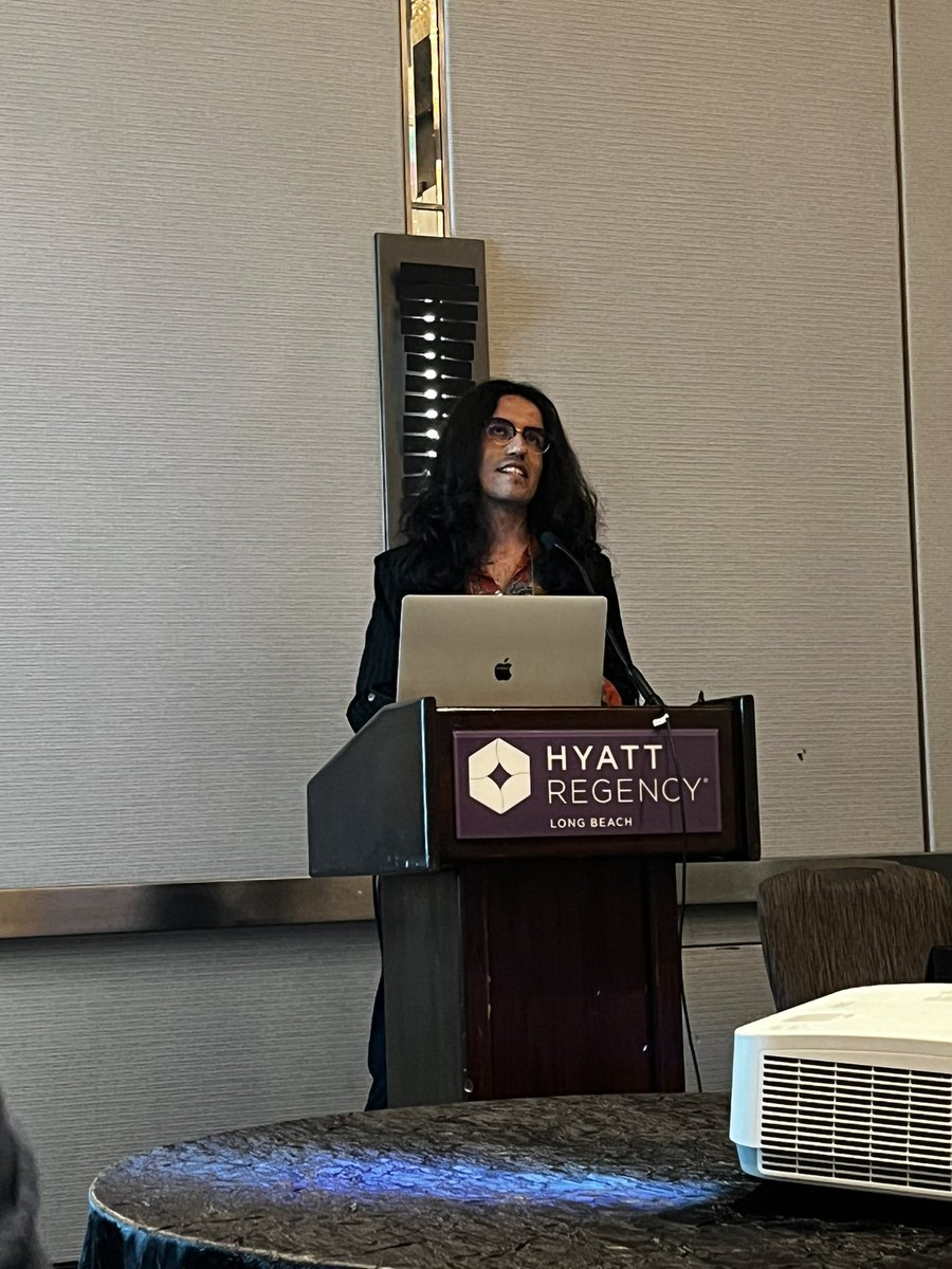 Woohooo! So great to hear <a href="/talvaldivia/">Chantal Valdivia-Moreno</a> and <a href="/DanMirea4/">Dan Mirea</a> present their work on emotion fluency and social media use in depression!