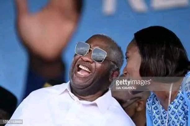 Quand tu vois ces deux images, tu comprends que le destin appartient au créateur.
Message au RDR...
Comprendra qui pourra !