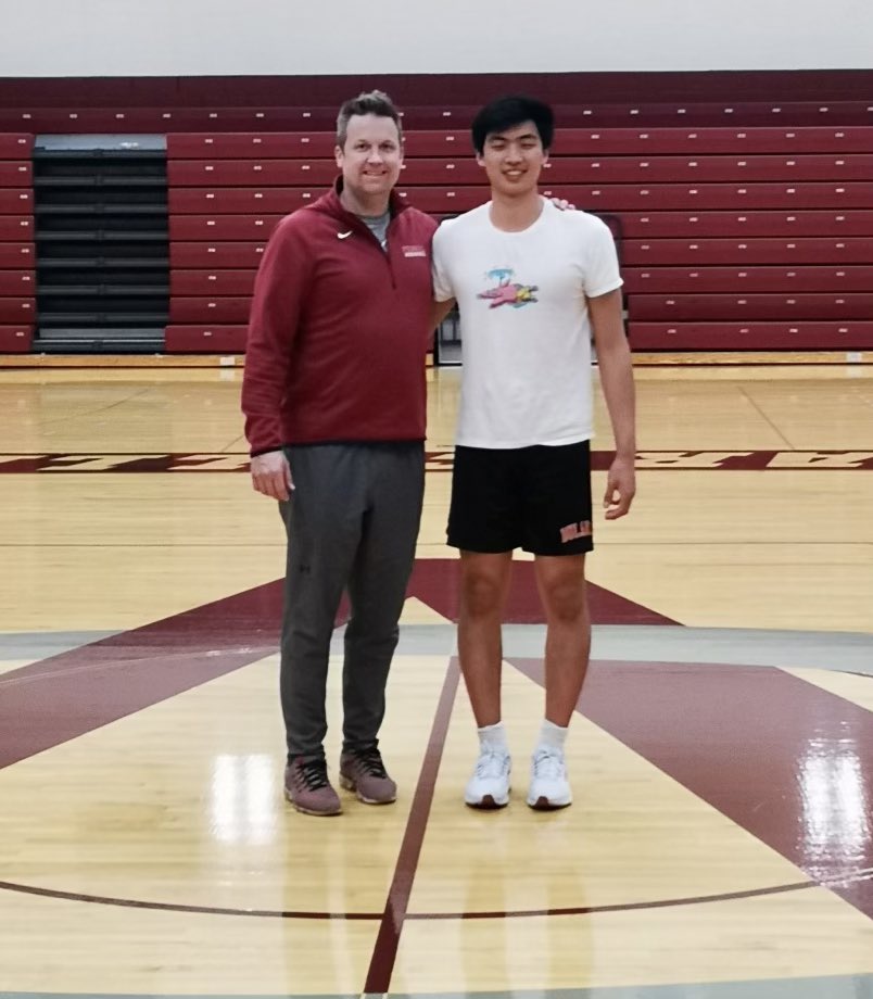 CoachLochte's tweet photo. Eric Zhang, Dulaney 2023, on visit to @Vassar this weekend. Pictured with Head Coach @CoachMee of @VassarMBB. 📚🏀 #dhshoops 🔴⚫️ https://t.co/WgyI4ZqOH7