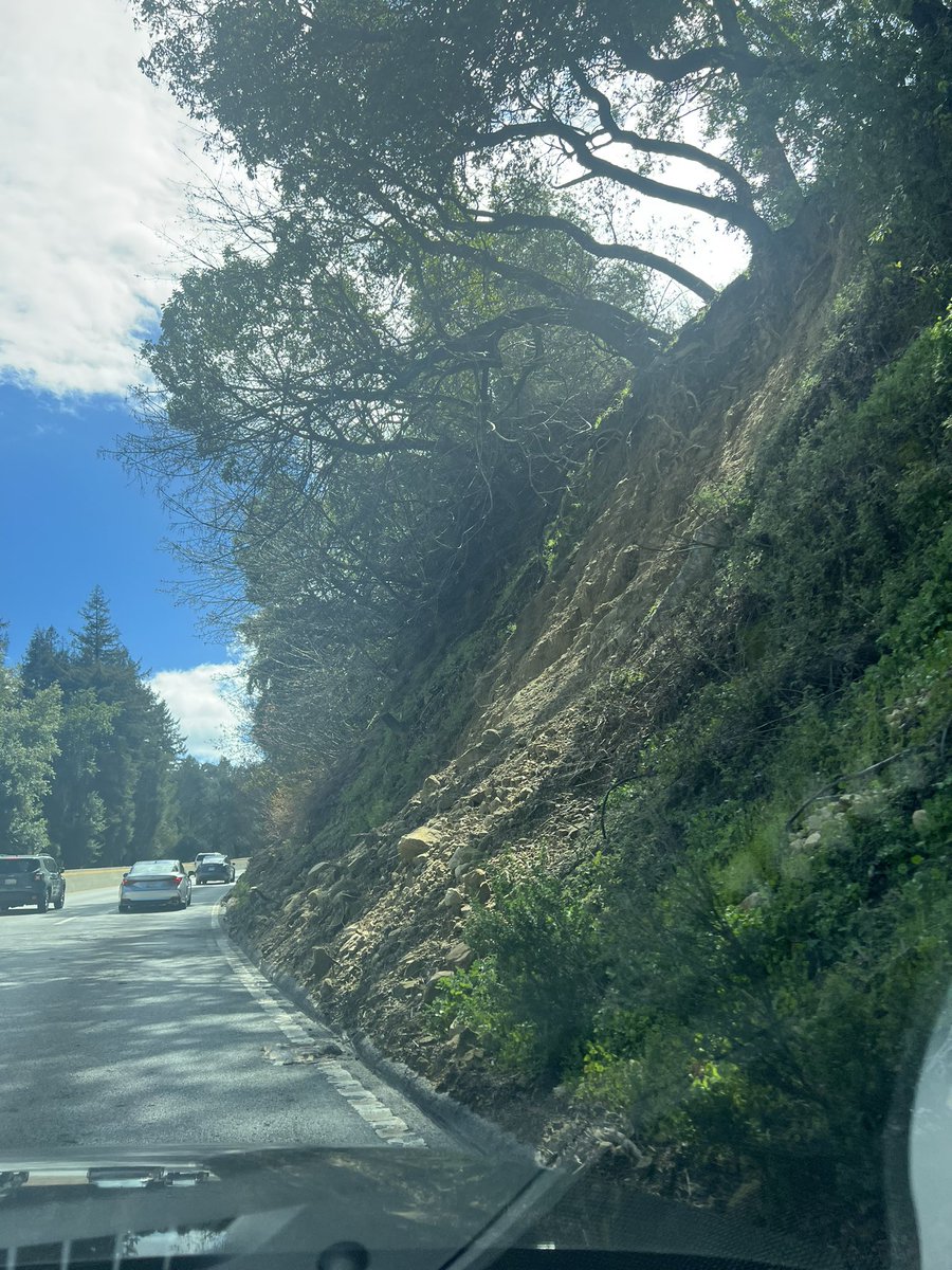 crystaltheczar's tweet photo. just drove through the santa cruz mountains and WOW you can still see evidence of all the recent #landslides and #rockslides from the recent rainfall. upside is that EVERYTHING is so GREEEEEEN https://t.co/SKH5axHkYq