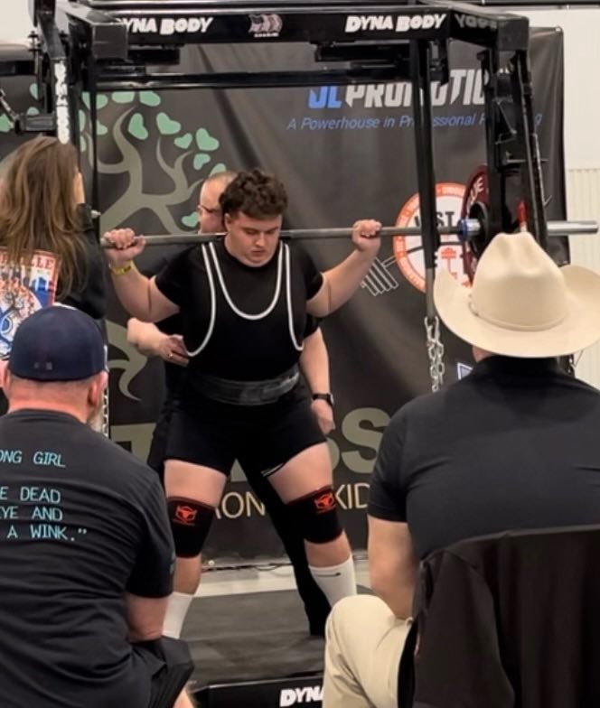 SycamoreFB's tweet photo. Rising Junior Cadence Aaron had a day at his National American Powerlifting Federation meet. Cadence set a NAPF record squatting 479 lbs at 15 years old, earning an invite to the national competition in Utah. Excellent job, Cadence! Keep up the great work! 
#WarEagleStandard https://t.co/OIKw4qLkSm