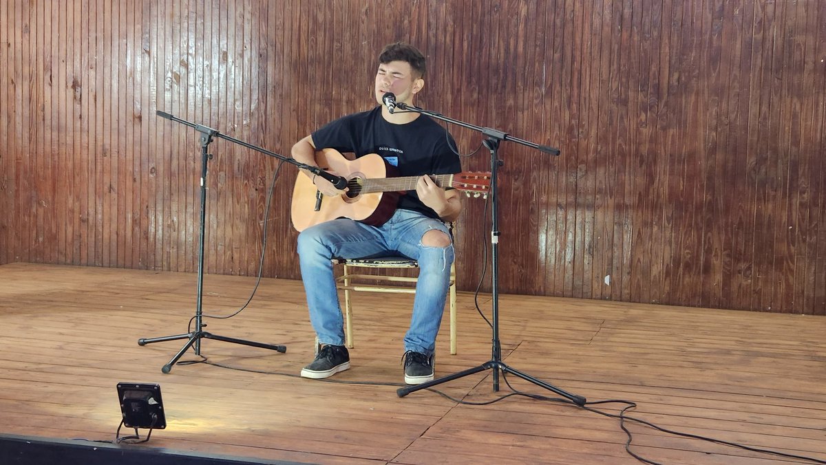VisionArte_'s tweet photo. 🗣🕺 👨‍🎨 🎸 🎶 Pequeños bailarines, cantantes, músicos, pintores, dibujantes y actrices se sumaron a la primera jornada de VisiónArte Misiones en #Candelaria

Ahora iniciamos con cada uno de ellos el camino para potenciar y lograr que su talento explote 🎊 https://t.co/YM8Yqectou
