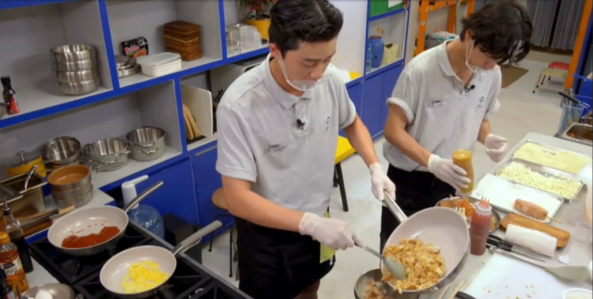abcdex0xo's tweet photo. Gakerasa udah eps 6 aja, suka banget lihat psj disini lagi masak😻😻

@primevideoid #JinnysKitchenID #ChoiWooShik #JungYuMi #ParkSeoJun #KimTaeHyung #LeeSeoJin #TaehyungOnJinnysKitchen https://t.co/LcORzzur10
