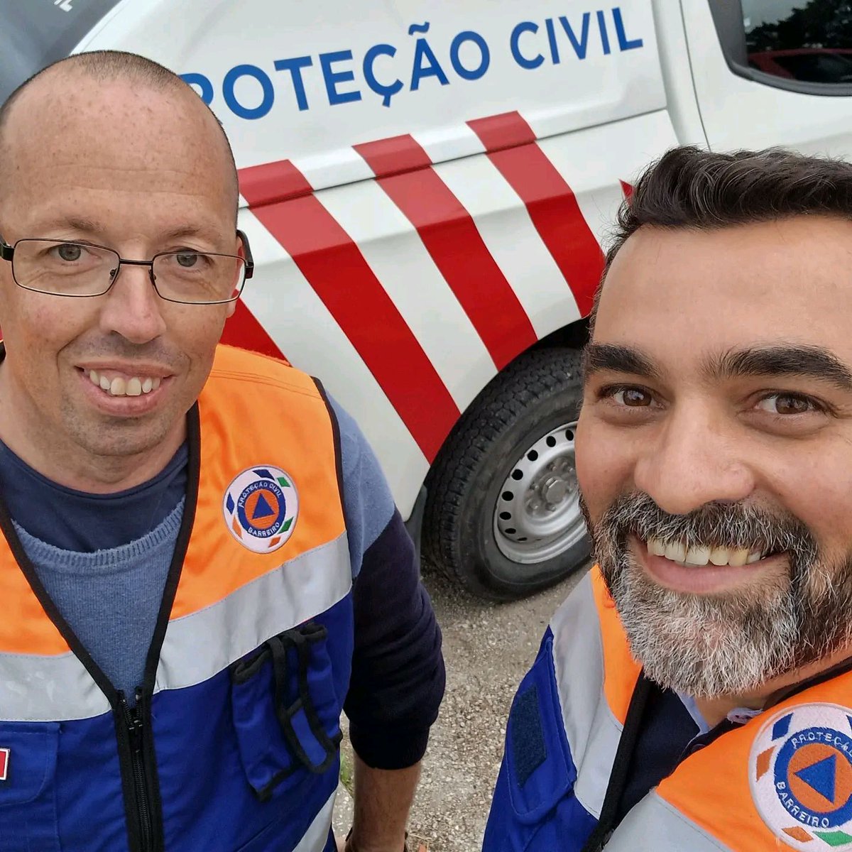 _orange_3_'s tweet photo. Teamwork 💪🏻🚨😊

#smpcbarreiro #smpc #barreiro2830 #barreiro #protecaocivil #prociv #municipiobarreiro https://t.co/hTojM8zEpN