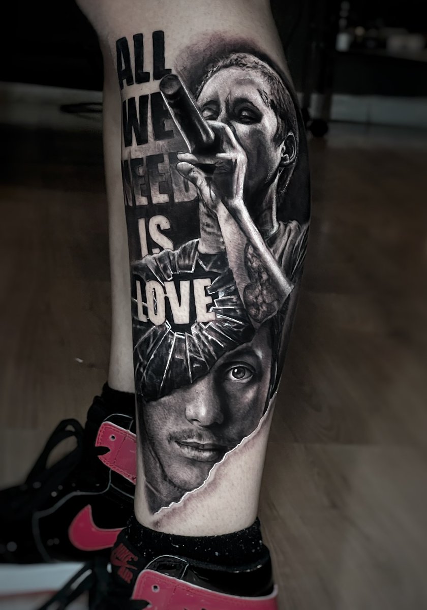 Siempre he sido gran fanática de este legendario rapero <a href="/ELCANSERBERO/">Chamo González</a> y me satisface el día de hoy poder llevarlo tatuado en mi piel de tal manera, gracias al hermano@joctattoo_art por tan increíble pieza que llevaré conmigo por siempre❤️‍🔥 en honor al gran CANSERBERO🕊️♾️🇻🇪
