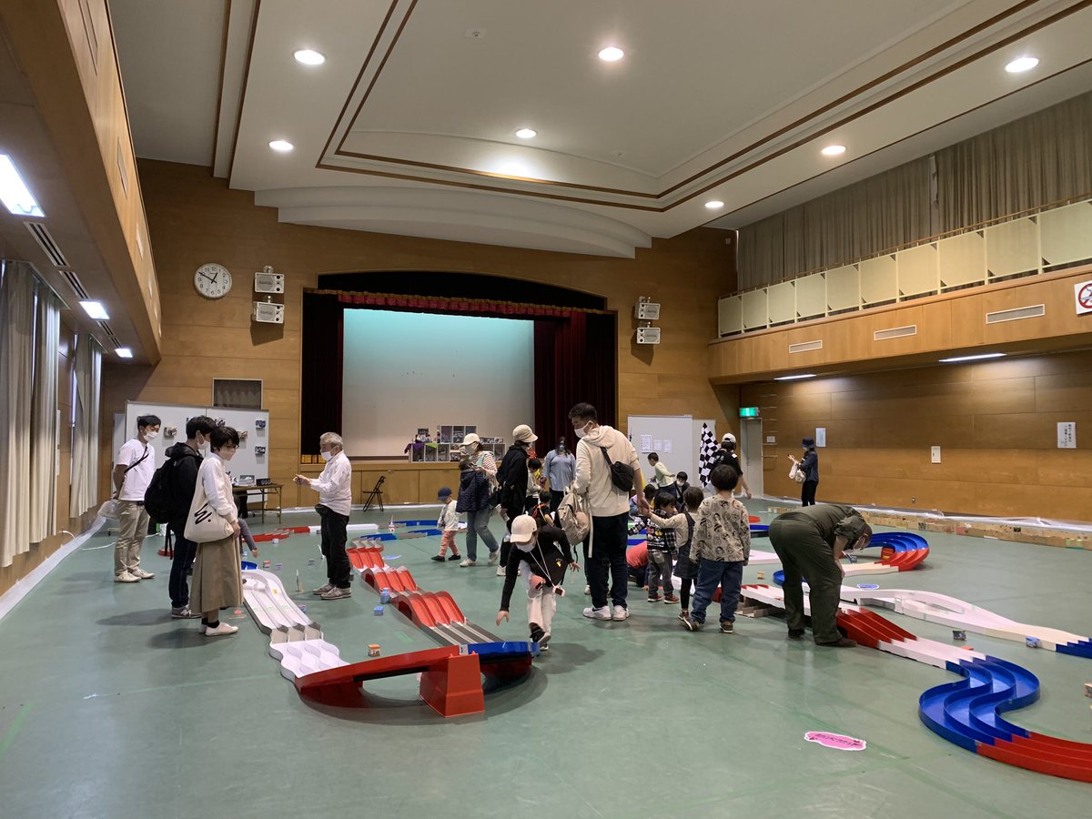 MamiHamada25's tweet photo. さいき桜まつり2日目‼️
#旧三余館 では今日もミニ四駆 #mini4wd を大ホールで展開‼️🏎
みなさん、ぜひ「 #さいきっと 」へ✨
#ミニ四駆 https://t.co/g7Y67CWwlV