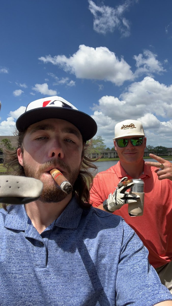 DingersBB's tweet photo. Golf is life https://t.co/FWnmQKVviX