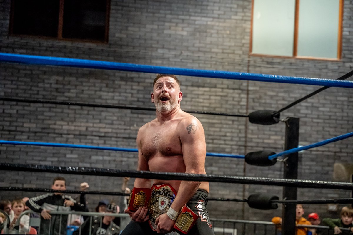 NEIL_MALONE's tweet photo. sold out #ArdlerComplex #FairCityWrestling earlier! what a show! amazing 2 night #NaeMercy I think people will agree! this pic though π’#wrestling #Wrestlemania https://t.co/bJhMrIbb1x