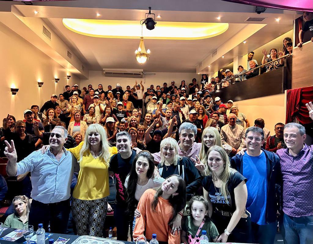 pyedlin's tweet photo. Este espacio político seguirá trabajando después del 14 de mayo porque está formado por gente de compromiso, jóvenes,hombres y mujeres que quieren un #Tucumán mejor.Junto a @RossanaChahla, la próxima Intendenta, trabajaremos por la #Capital 
Gracias a @JRRSumar por este encuentro https://t.co/0n8cF3srYu