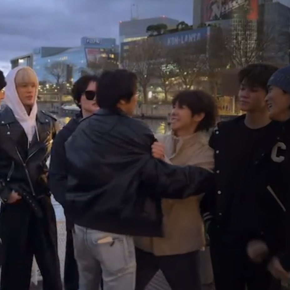 ดงเหรินตีกันอีกแล้ว แต่ใดๆคือน้องอินจุนเร้กมาก มือกำเสื้อแฮชานเร้กนิดเด่วเอง เร้กพริกขี้หนูสุดๆ เอนดุมาก🥺