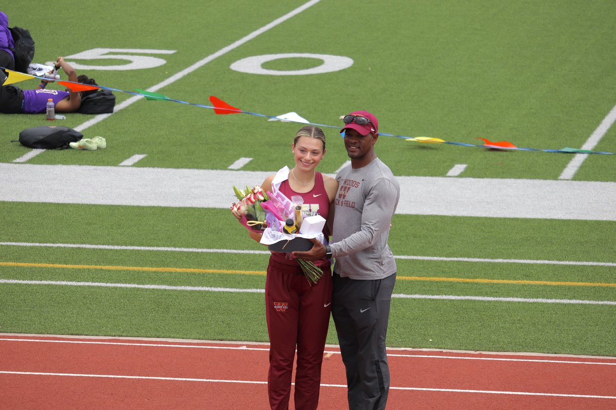 bellabickham's tweet photo. Great senior night last night! @cwhsgirlstrack https://t.co/J1FUFBh7w6