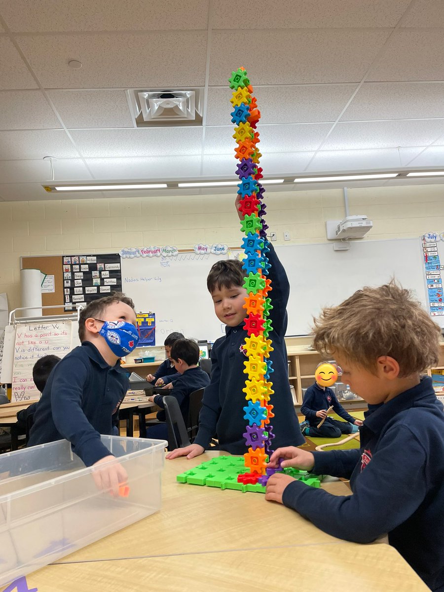 These Ss focused on building a tall tower using the gears! They were so excited when they got all the gears moving just by moving one on the base ⚙️ #hcdsbk <a href="/stanne_school/">St. Anne School</a>