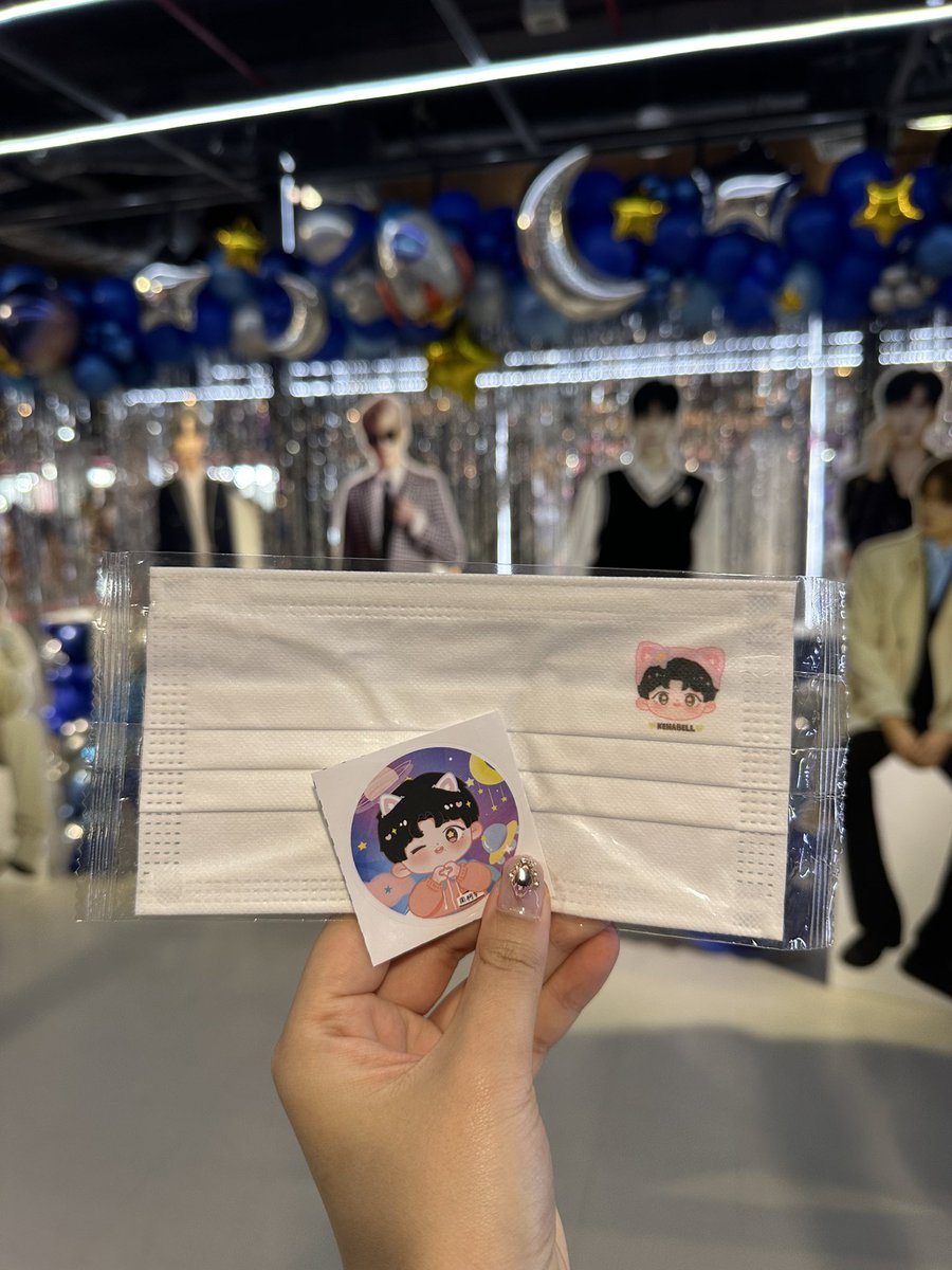 ✨🤍💙Giveaway💙🤍✨

Venue: Balloon wall on 5th floor

Come and get the gifts!! 

#Zhoukeyu #周柯宇 #โจวเคออวี่ #INTO1 
KEYU INTO1 CONCERT
#INTO1_GROWNUPINBKK
#INTO1_GROWNUPINBKKD2