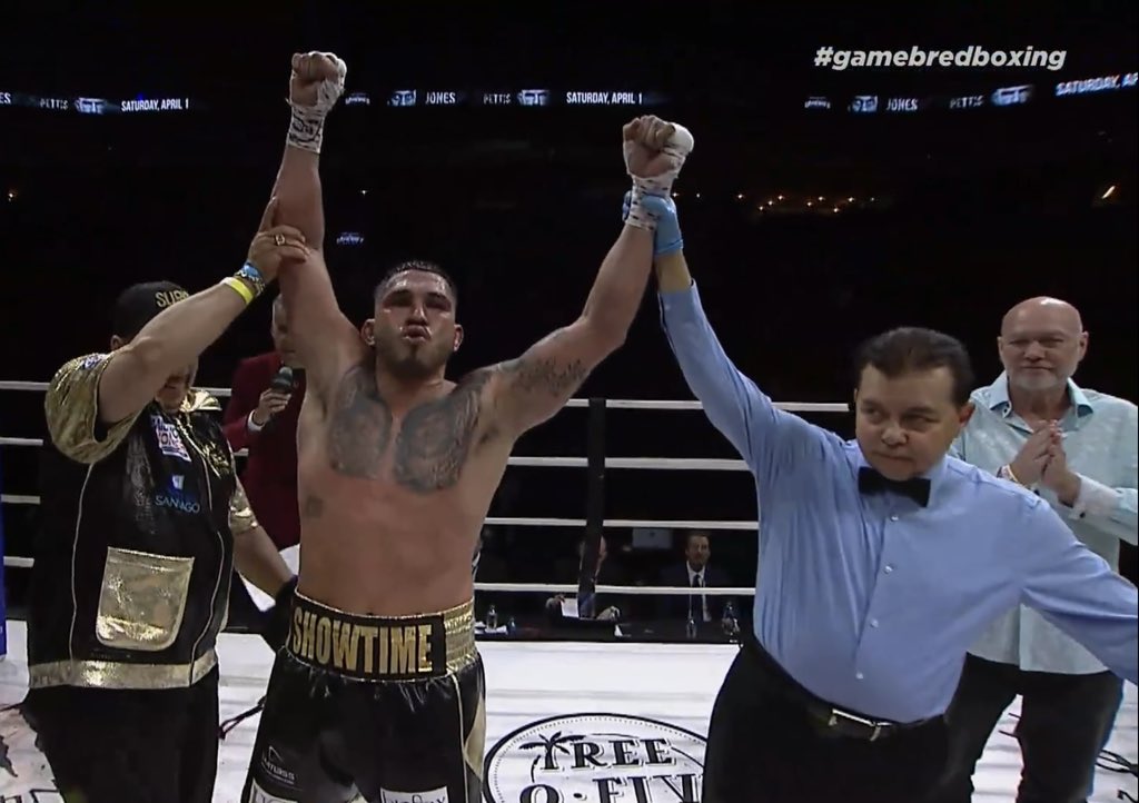 IFLTV's tweet photo. And the scorecards read...
76-76
77-75
78-74
Anthony Pettis edges out Roy Jones Jr on his professional boxing debut ‼️
To his credit, for a 54-year-old man having his 76th pro fight, RJJ put in a solid performance 👏🏼
#JonesJrPettis #GamebredBoxing #RoyJonesJr https://t.co/rxwNJokOK4