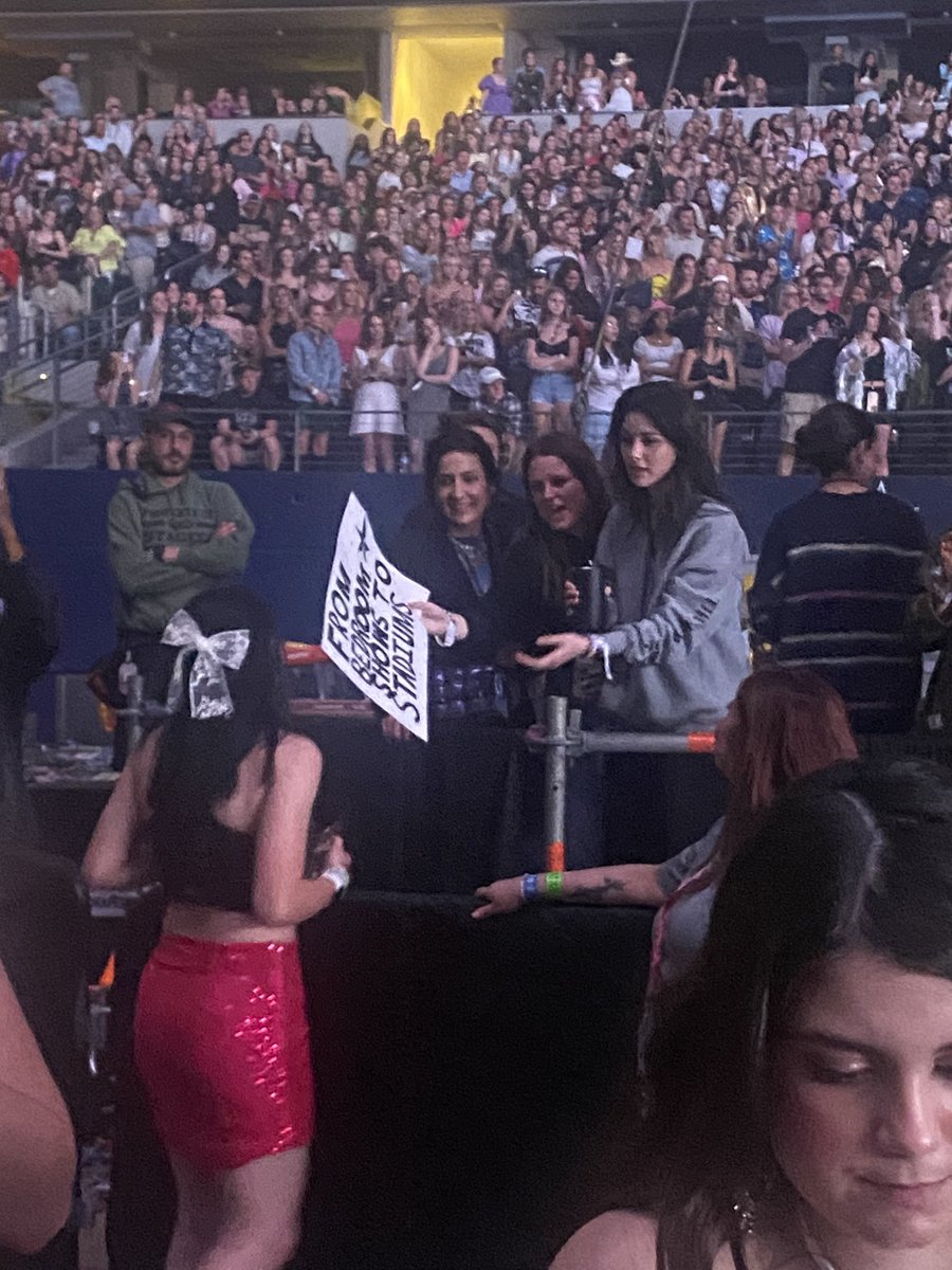 teheabbeetehe's tweet photo. it’s been a long time coming. 🫂❤️‍🩹
@gracieabrams i love you indescribably. #graciesbrams #TSErasTourArlington #TStheErasTour https://t.co/deUh66Ecre