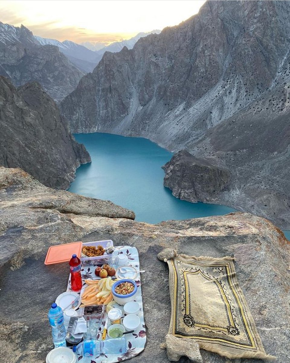 TravelPakistan_'s tweet photo. Spectacular view of Iftar  at Attabad Lake from Baskochi Top in Hunza Valley, Gilgit Baltistan

Photo by: Awais Rajput https://t.co/84edP6LZD6