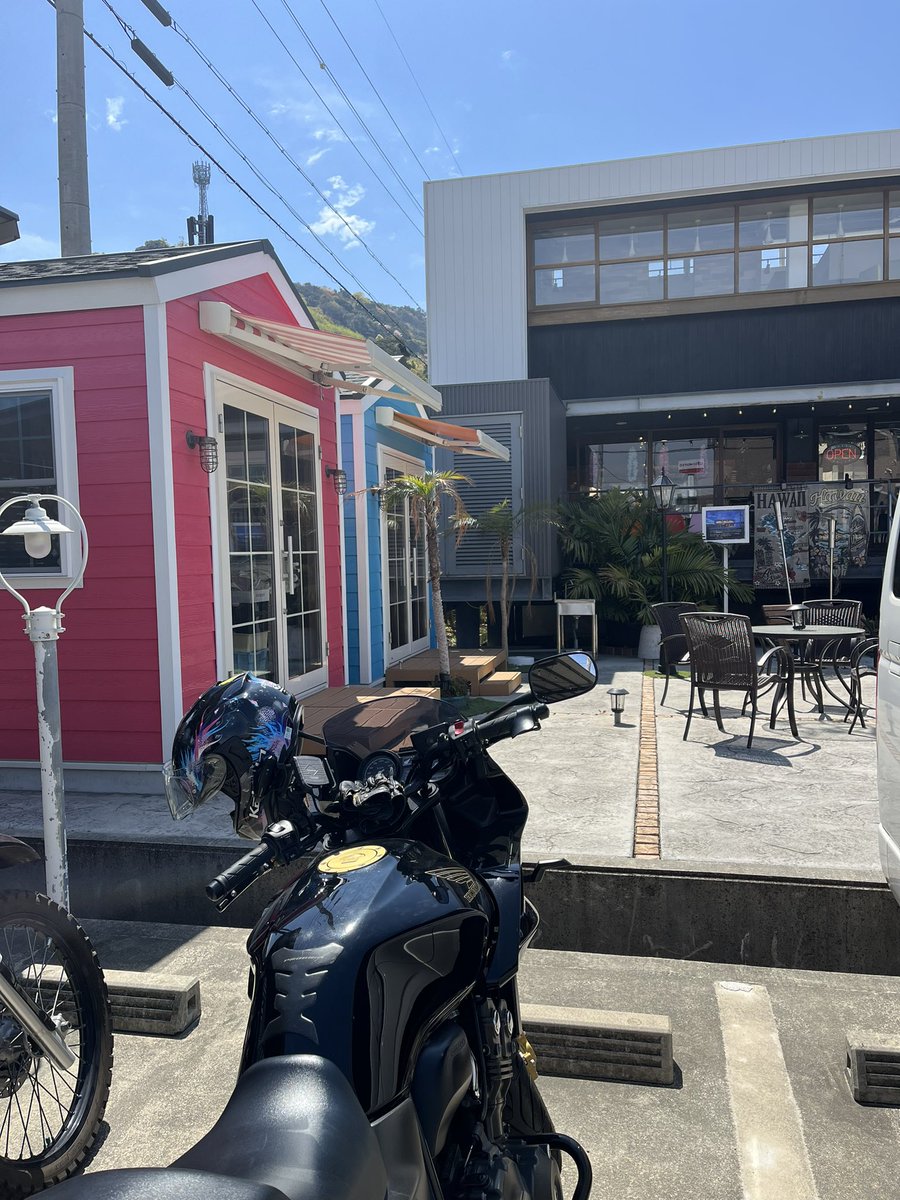 27C7's tweet image. 一旦RICEFIELDでお昼ご飯❤️
写真を撮る私💕
名ずけて、おかんチャンshot❣️
 #RICEFIELD 
 #皿からはみ出る太刀魚
 #lunch
 #女子ツー
 #この後二人合流
 #おかんチャンshot📸
 #バイクレディ
 #チオビタの人
 #立ちゴケ女王
 #CB400SB