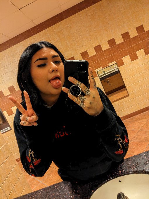 @ Every pic I take. ✌🏼is my comfort zone. 🥴. Deal with it. https://t.co/6lkeL8Eq2Q