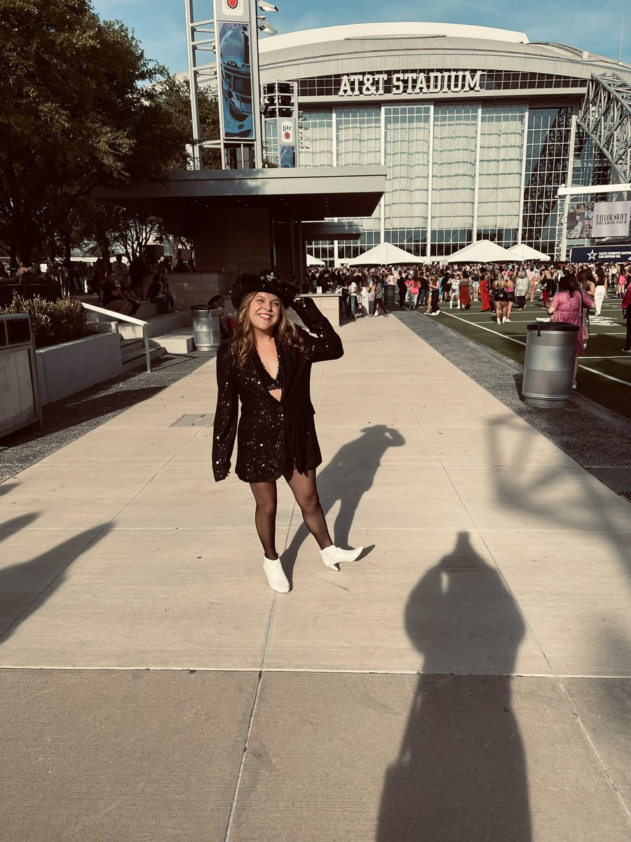 Timbearrr's tweet photo. It’s been a long time coming. @taylorswift13 https://t.co/ZzOk8XDXoL