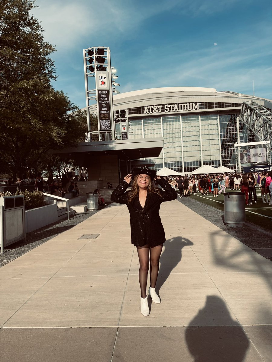 Timbearrr's tweet photo. It’s been a long time coming. @taylorswift13 https://t.co/ZzOk8XDXoL