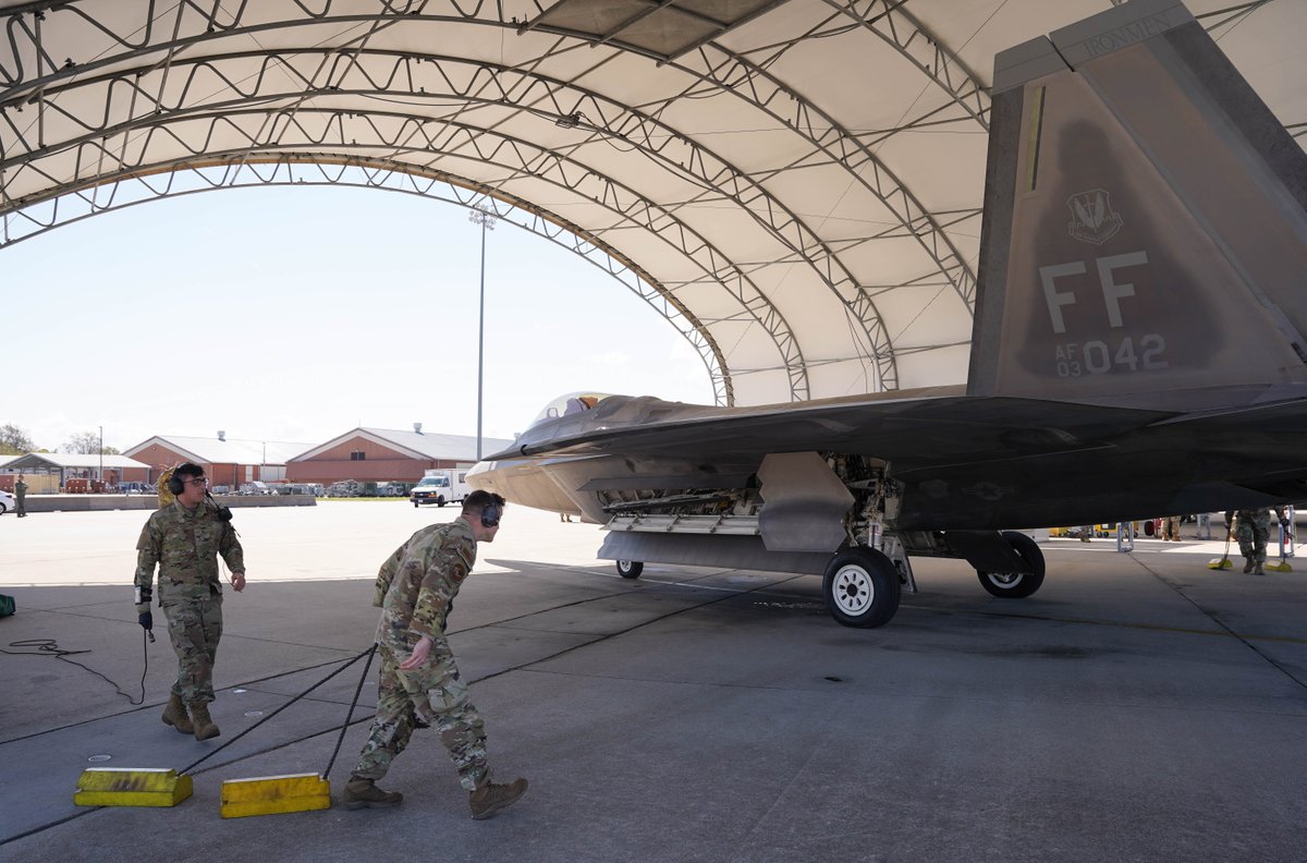 aircombatcmd's tweet photo. Special delivery! ✈️

In a historic milestone for the 1st Fighter Wing, the 71st Fighter Squadron welcomed its first two F-22 Raptors from @TeamTyndall to their new home on @JBLEnews. 

Read more! ➡️ https://t.co/IaoAMBi2rc https://t.co/0Nq6nu1MFi