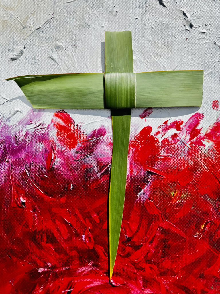 PencilInnCt's tweet photo. Flax from Taupō Moana for a Palm Sunday cross. https://t.co/u59AazslQV