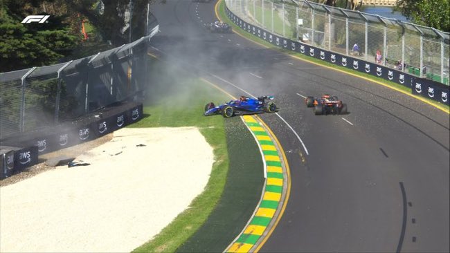 LockUpBrasil's tweet photo. SAFETY CAR!

Infelizmente, após fazer um fim de semana fenomenal, Alex Albon rodou e bateu sozinho! Carro de segurança na pista e pilotos nos Boxes!

#AustralianGP https://t.co/Vs8frGsy9c