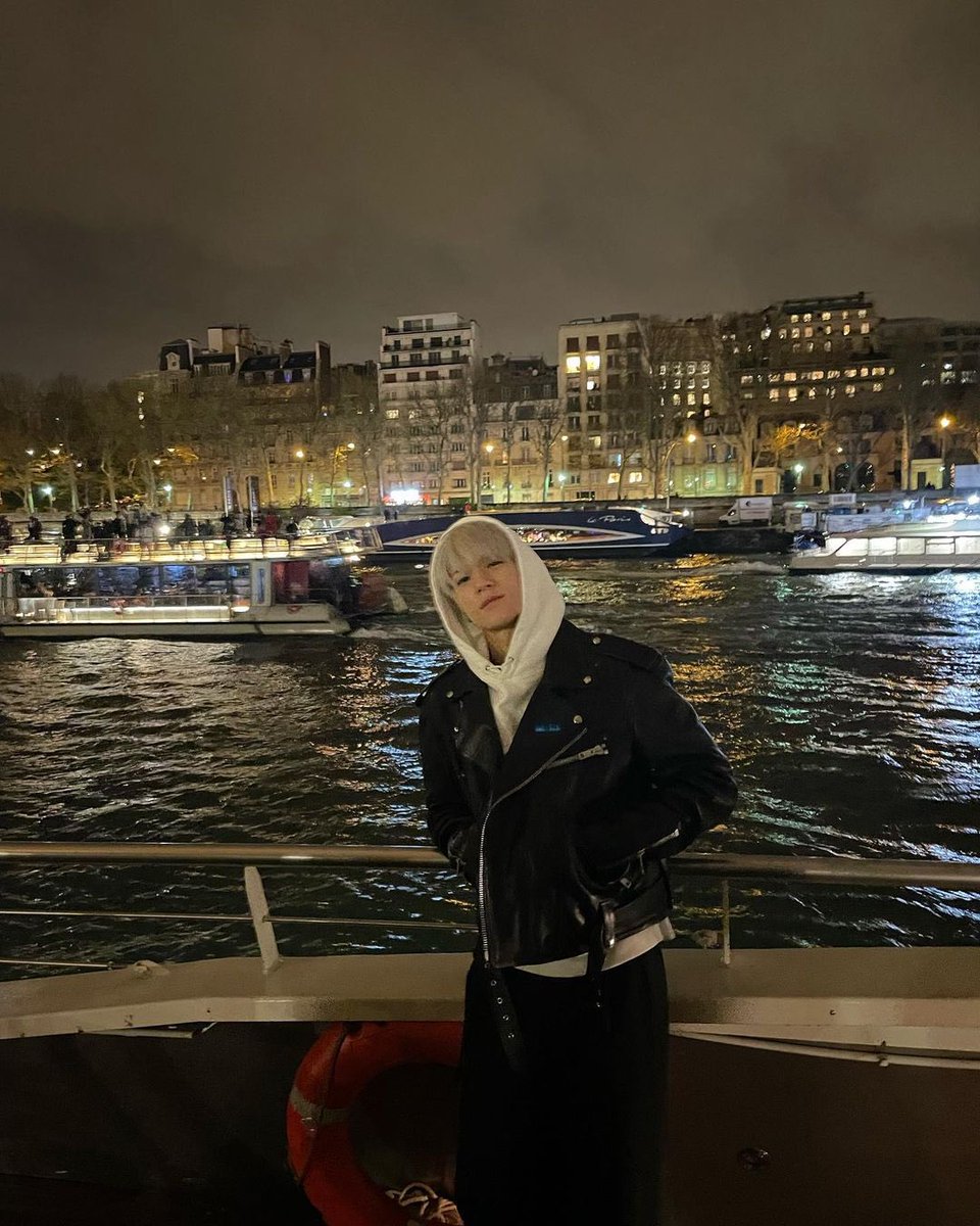 salovemark's tweet photo. city light + jeno = perfect combination https://t.co/UIFHcIxJBJ