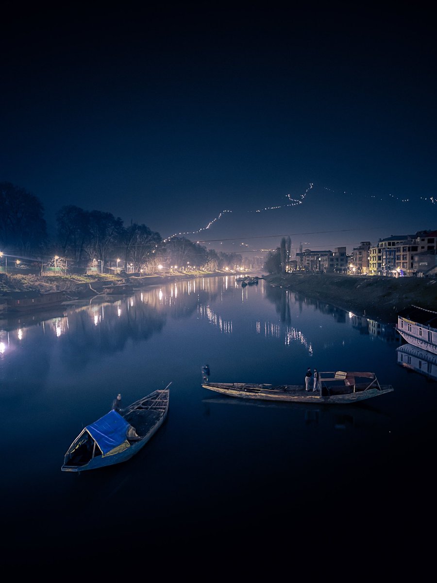 dhekhandelwal's tweet image. Shimmering in the night.