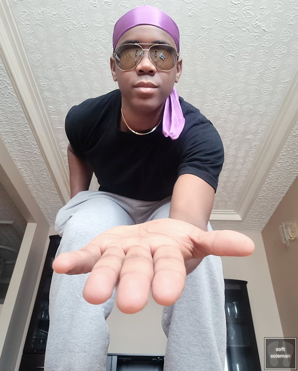 softsoleman's tweet photo. #softsoleman #giantfetish #gรฉant #macrophilia #macrophile #macro #footfetish #footdomination #malefeet #malesoles #gianthand #giantsoles #giantfeet #giantpov #giantview https://t.co/9li6JQnxfD
