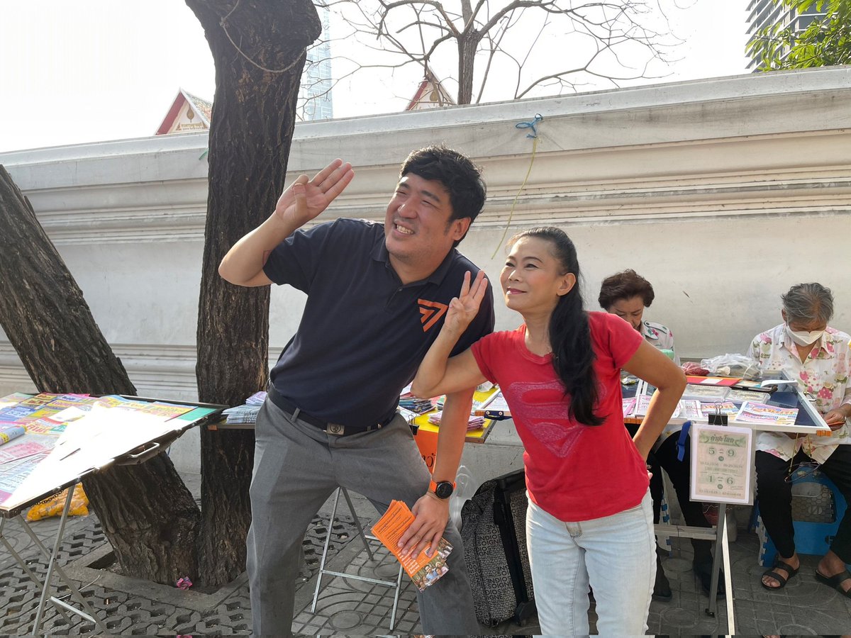 taopiphop's tweet image. 7:00 น. เดินตลาดเช้าวัดเศวตฉัตร และเดินต่อทุกถนนเจริญนครฝั่งเลขคู่ ถึงซ.55 สนุกมากครับ เสียงตอบรับดีทุกคนอยากได้การเปลี่ยนเเปลง
.
#ด
ก้าวไกล