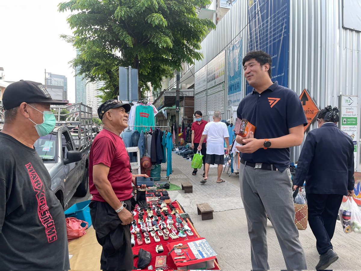 taopiphop's tweet image. 7:00 น. เดินตลาดเช้าวัดเศวตฉัตร และเดินต่อทุกถนนเจริญนครฝั่งเลขคู่ ถึงซ.55 สนุกมากครับ เสียงตอบรับดีทุกคนอยากได้การเปลี่ยนเเปลง
.
#ด
ก้าวไกล