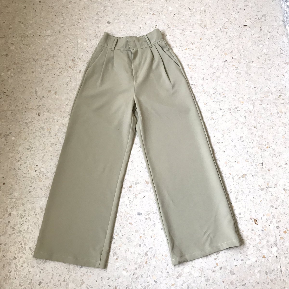 junnnnn_1999's tweet photo. #ส่งต่อ กางเกงจากร้าน saideehome size S สี greenie สีละมุน ผ้าดีมาก
ใหม่ ใส่น้อยครั้งเอาไป 220ส่งฟรี from 359 มีตำหนิจุดนิดนึงตามรูป

#ส่งต่อเสื้อผ้า #เสื้อผ้าเกาหลี #ส่งต่อเสื้อผ้ามือ2 #กางเกง #เสื้อผ้าสไตล์เกาหลี #saideehome #ส่งต่อสกินเเคร์ #ส่งต่อเสื้อผ้ามือสอง #เสื้อผ้ามือ2 https://t.co/RYxDgplQc1
