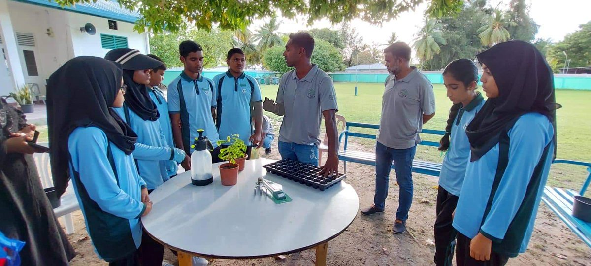 dhanduveriya_jr's tweet photo. Teach them from the beginning !!
Information session for @seenuatollschool  agricultural club students.
#Growwithooredoo  #addumeedhoo https://t.co/RiG8GO0DMw