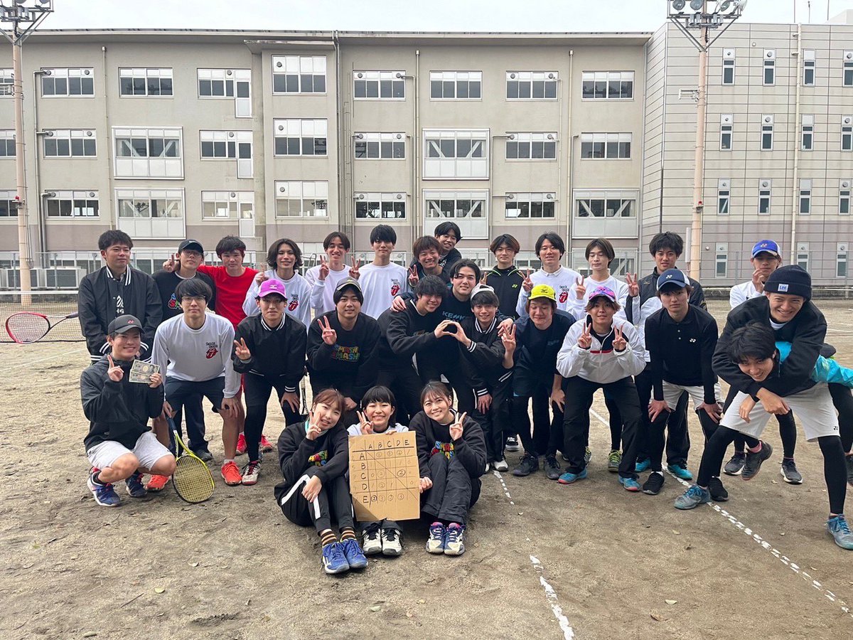 SMASH_SMASH_kg's tweet photo. 新入生の皆さん、ご入学おめでとうございます🌸
鹿大唯一のソフトテニスサークルSMASH×SMASHです！🎾
テニス以外にもイベント、ご飯、いろいろやってます！🚗
テニス好きの方はもちろん、イベントに参加してみたい人、友達作りたい人、誰でも大歓迎です！
#春から鹿大 #春から鹿児島大学 #ソフトテニス https://t.co/nxCjz7n1aD