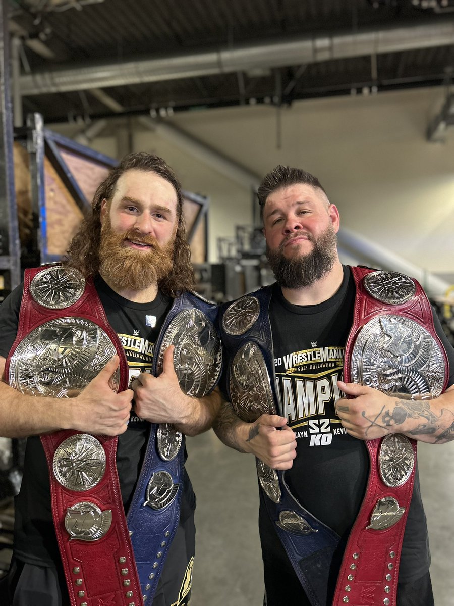 wweontnt's tweet photo. Vive Le Quebec 💙🤍

 #WrestleMania https://t.co/daaNNJ1MHM