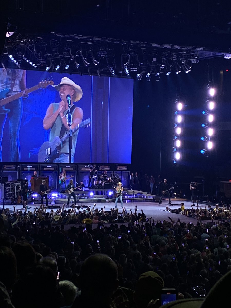 🎵 “I went out last night!” 🎵 

#IGoBackTour