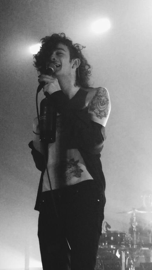 1989healy's tweet photo. Girls don’t want boyfriends we want matty Healy to wear low rise jeans again https://t.co/wDGyXaIrjO
