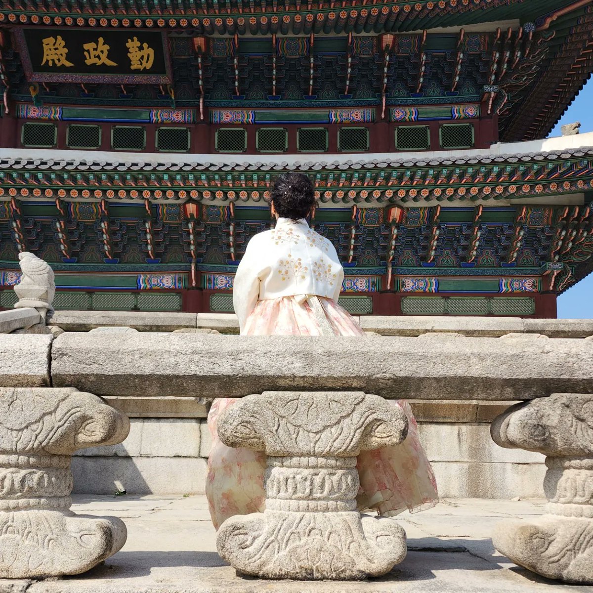 Z_Yasmi's tweet photo. Finally in #Korea!
한국에 드디어 있당~ 🇰🇷

https://t.co/ls1KZiEZcV 🤍 https://t.co/FzSI7hgipD