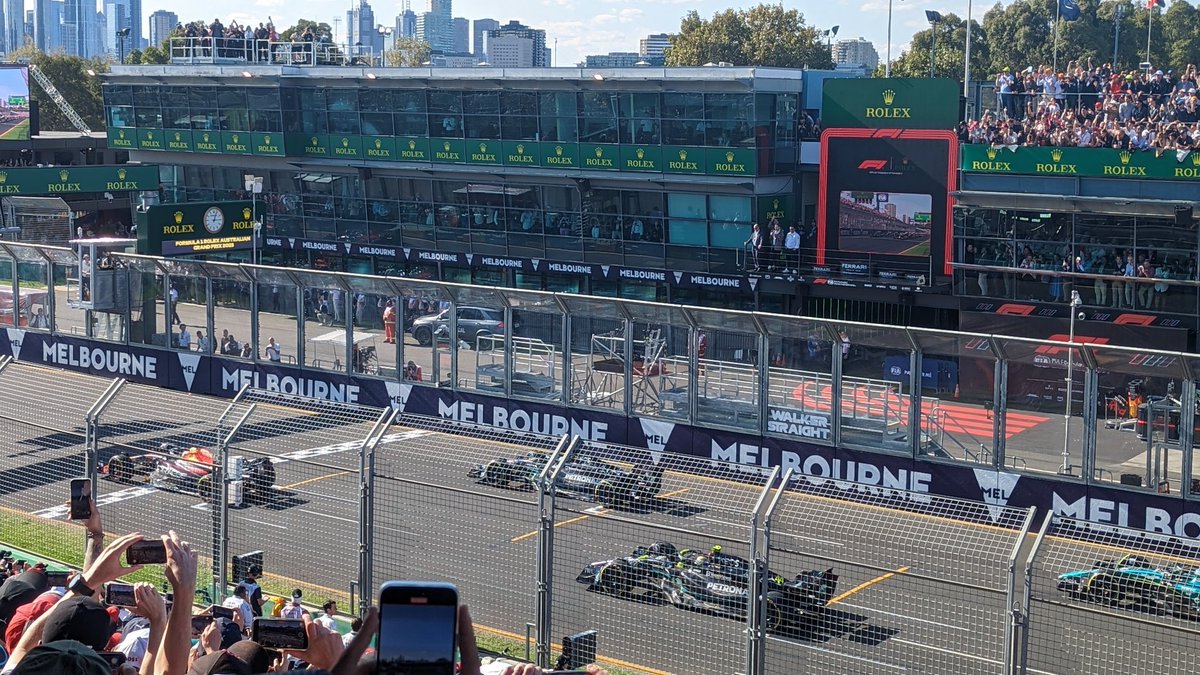 suhas_sm's tweet photo. 🚦🚦🚦
🏁🏎️🏎️

First Grand Prix!! Stoked 😵 #F1 #AusGP https://t.co/F7o7FeR4UA
