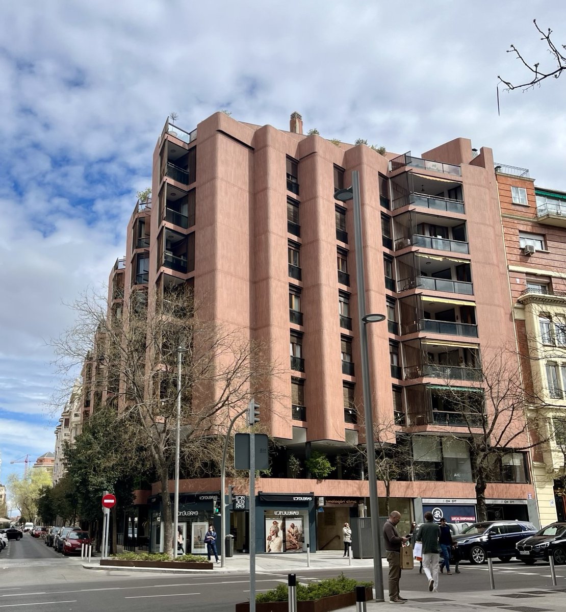 alicesilverpol's tweet photo. Edificio Girasol - C/José Ortega y Gasset, 23 - Lagasca - Madrid https://t.co/8R0KdfAekA