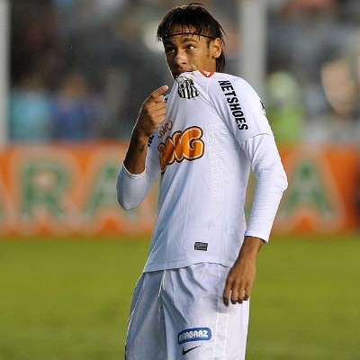 EmpNeymar's tweet photo. Ninguém me contou, eu tive a oportunidade de ver Neymar Junior com a camisa do Santos FC. https://t.co/xyetNeMObQ